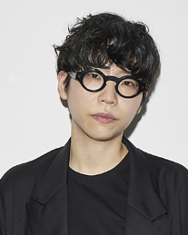 작가 썸네일
